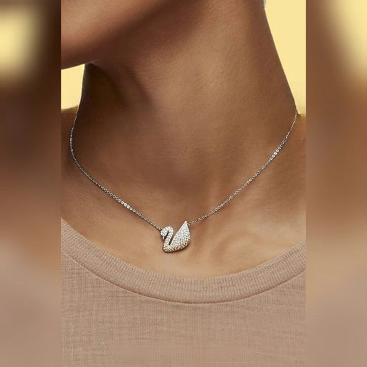Elegant swan locket set